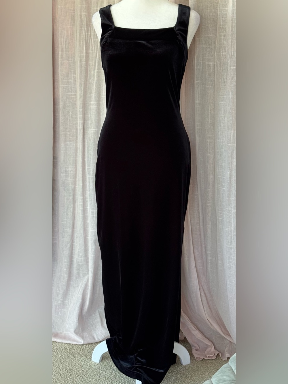 Be Smart Juniors’ Classic Black Velvet Evening Dress with a Side Slit